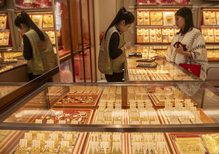 UAE: Gold Prices Drop Nearly Dh9 per Gram: Is Now the Time to Buy?